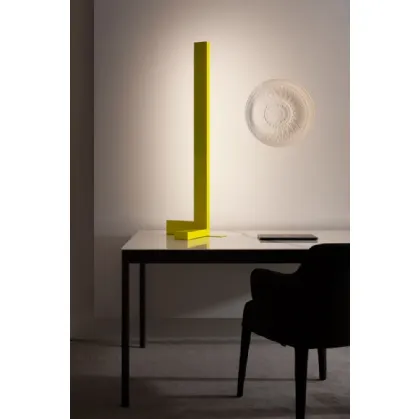 Lampada da tavolo 4080 in estruso di alluminio riciclato di Vesoi