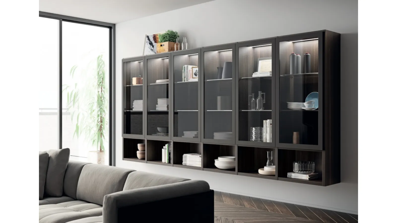 Libreria sospesa Living Carattere in melaminico Larice Nuance con ante in vetro di Scavolini